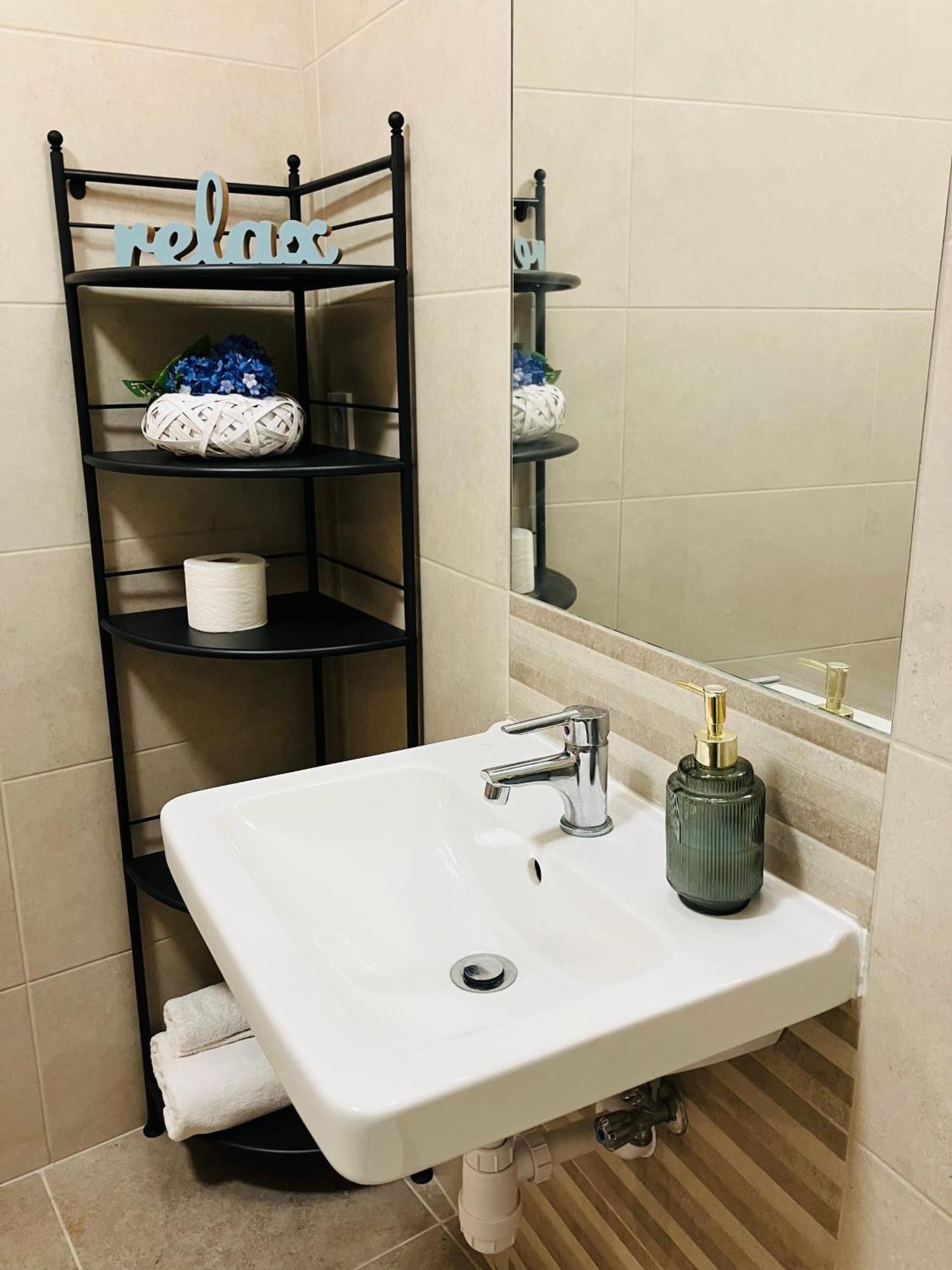 גיור Downtown Apartments Deluxe מראה חיצוני תמונה